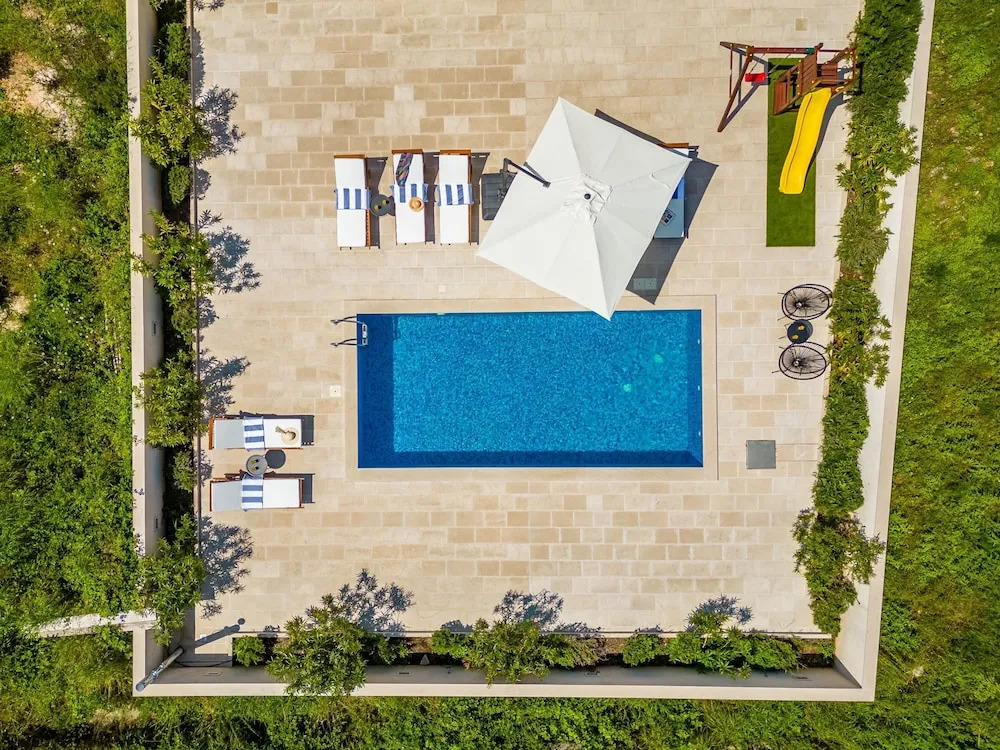 Janie in Splitska With 4 Bedrooms and 2 Bathrooms