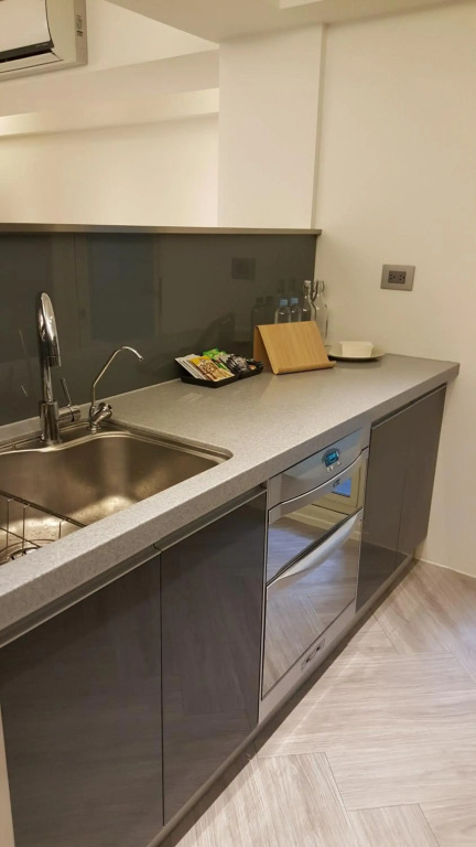 3 Bedrooms+1 Study room (Near Taipei 101 and MRT)