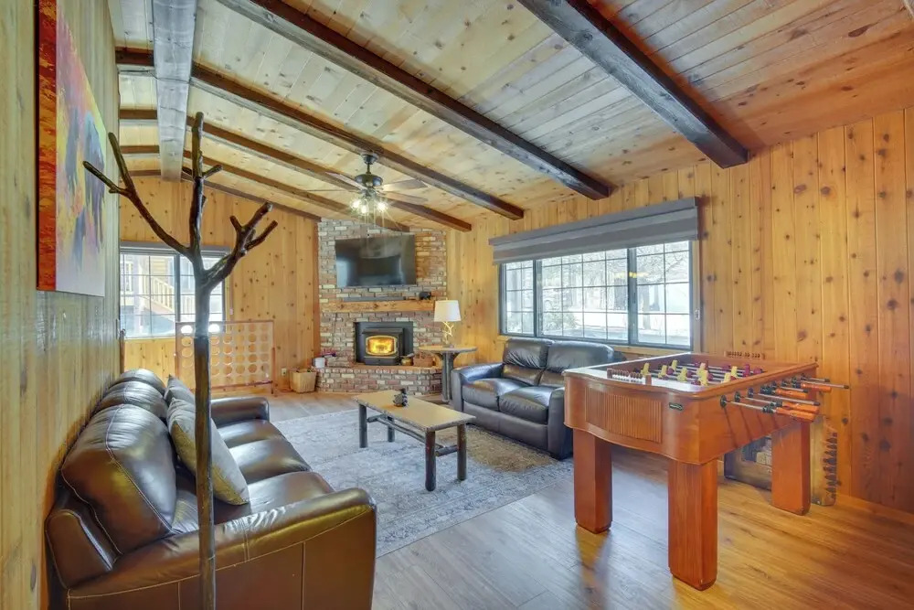 2 Mi to Snow Summit Skiing: Big Bear Cabin w/ Deck