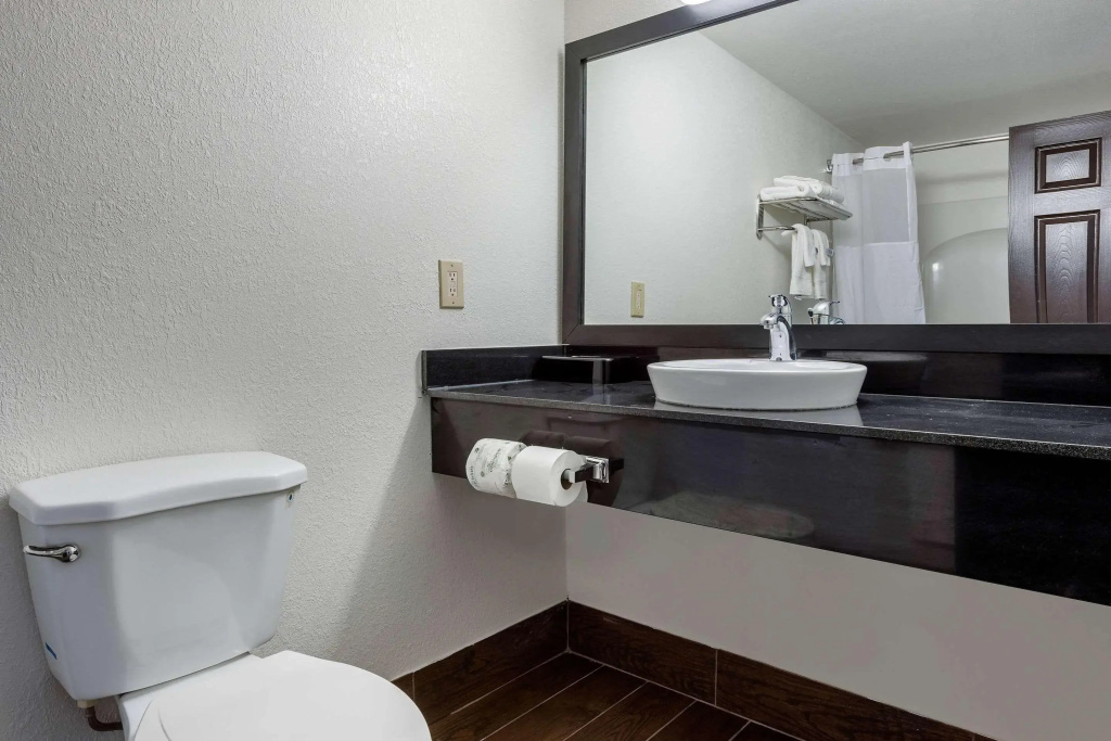 Quality Inn Coraopolis - Pittsburgh Airport