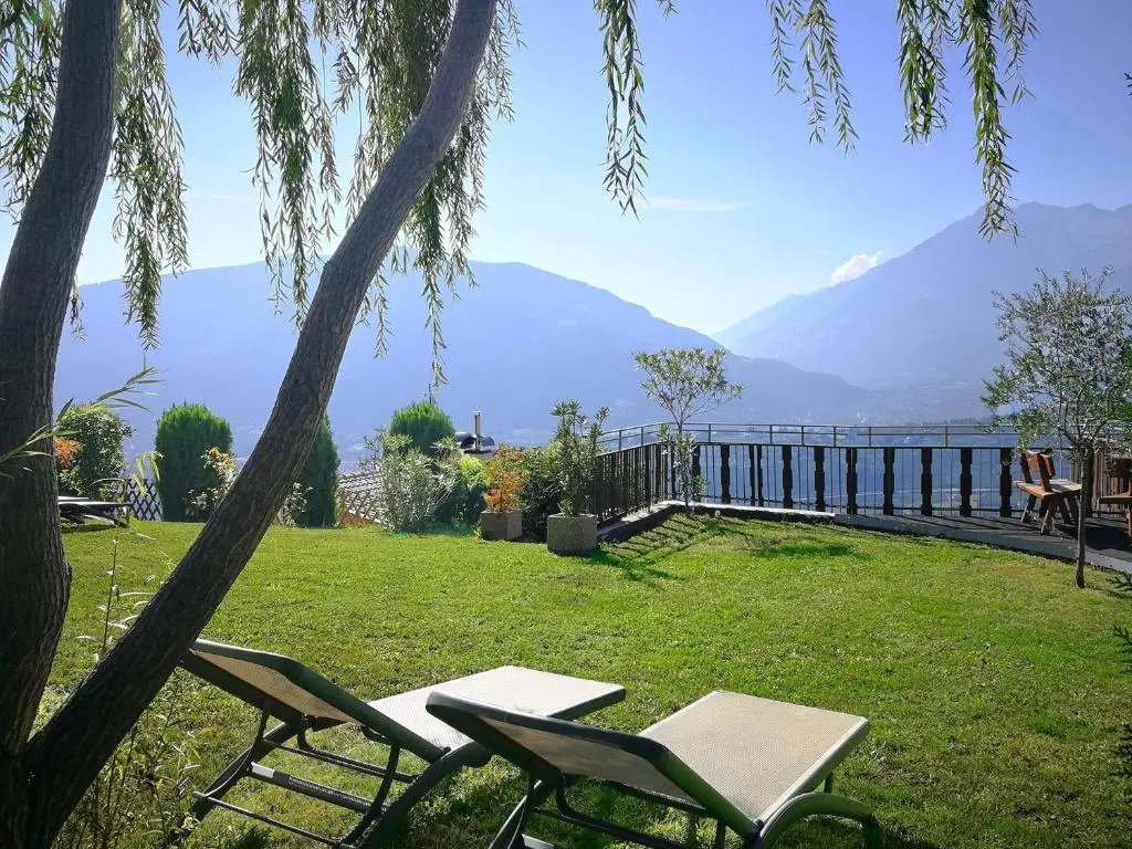 Schenna Garni Eden Bed & Breakfast