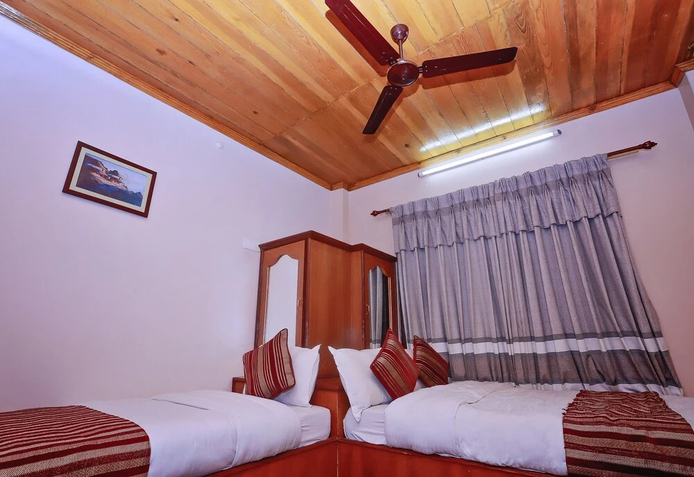 OYO 132 Hotel Fly Inn