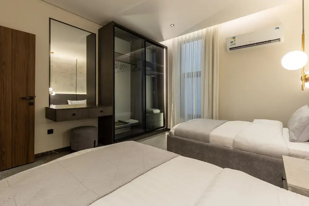 Three BR Luxurious & Spacious Flat in Almadinah