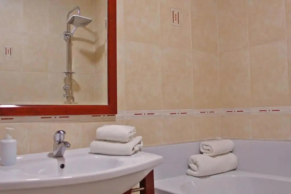 5* BRAND NEW 3 bed apartment in HOTSPOT location