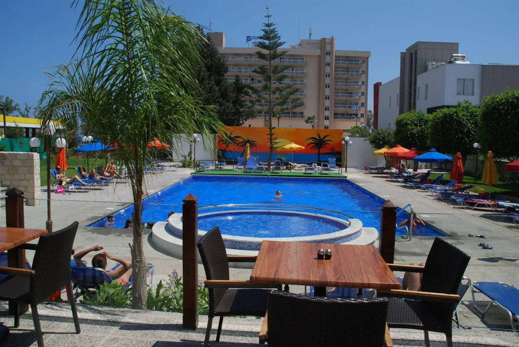 The Caravel Hotel