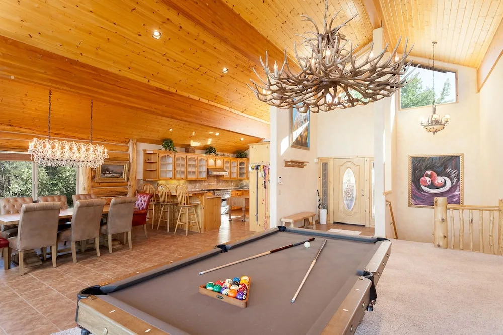 No. 27 Lakefront Lodge - 5 Br Home