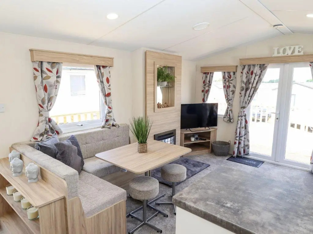 3 Bed New Lodge Sleeps 4 Pets Welcome