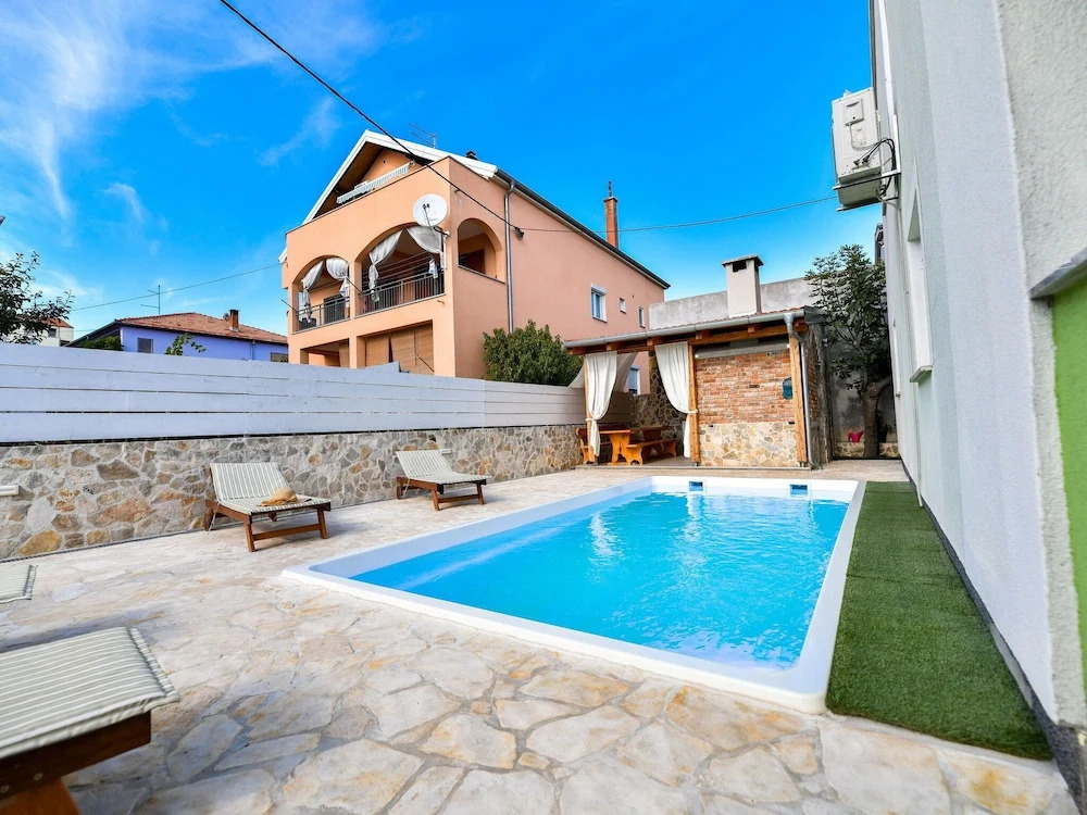 Lovely Holiday House With Private Pool, Charming Open Kitchen, Near Old Town