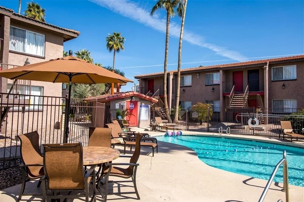 145 Fully Furnished 1BR Suite-Pet Friendly! by RedAwning