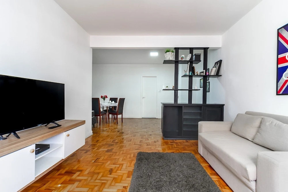 Amplo apartamento no centro, 2 quadras do metrô