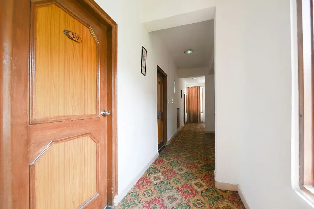 Fabhotel Chandra Palace