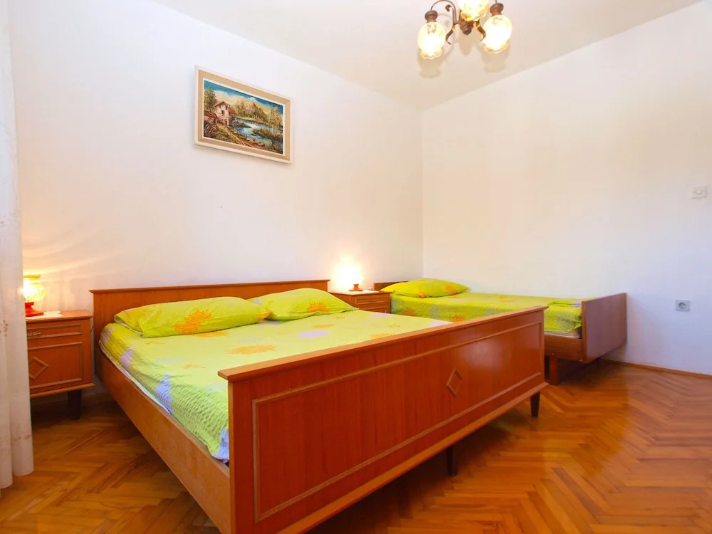 Apartment 1051