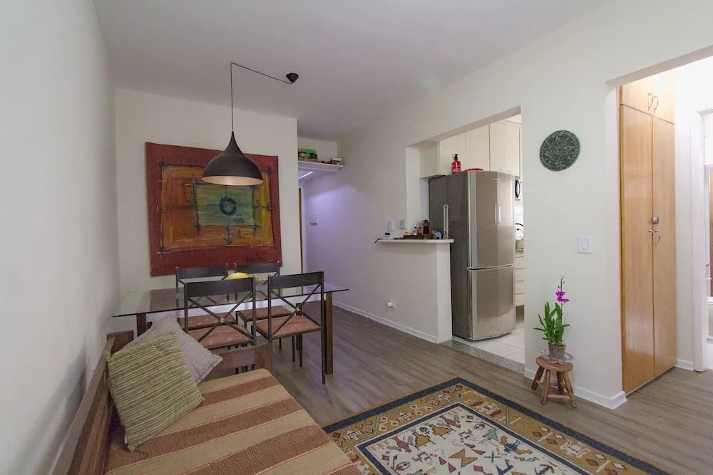 Apartamento na Rua Frei Caneca 750