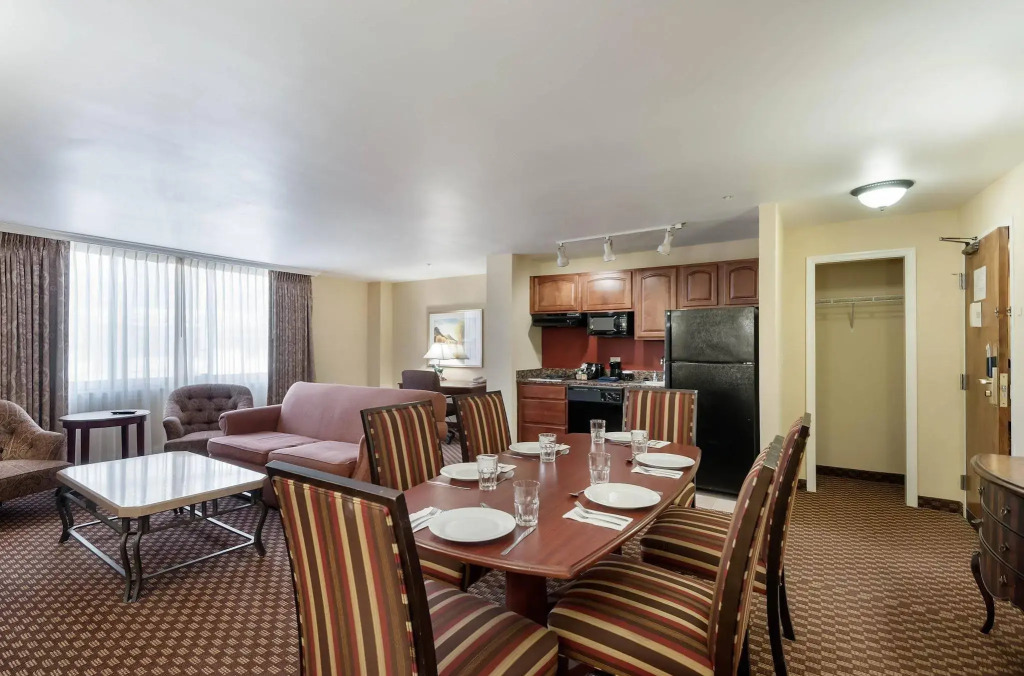 Clarion Collection Hotel Arlington Court Suites