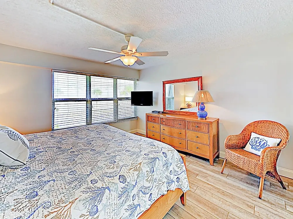 New Listing! Plush W/ Pool & Ocean Views 2 Bedroom Condo