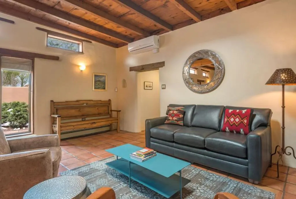 3 Bd, 5 Min. Walk To Canyon Rd, Apodaca