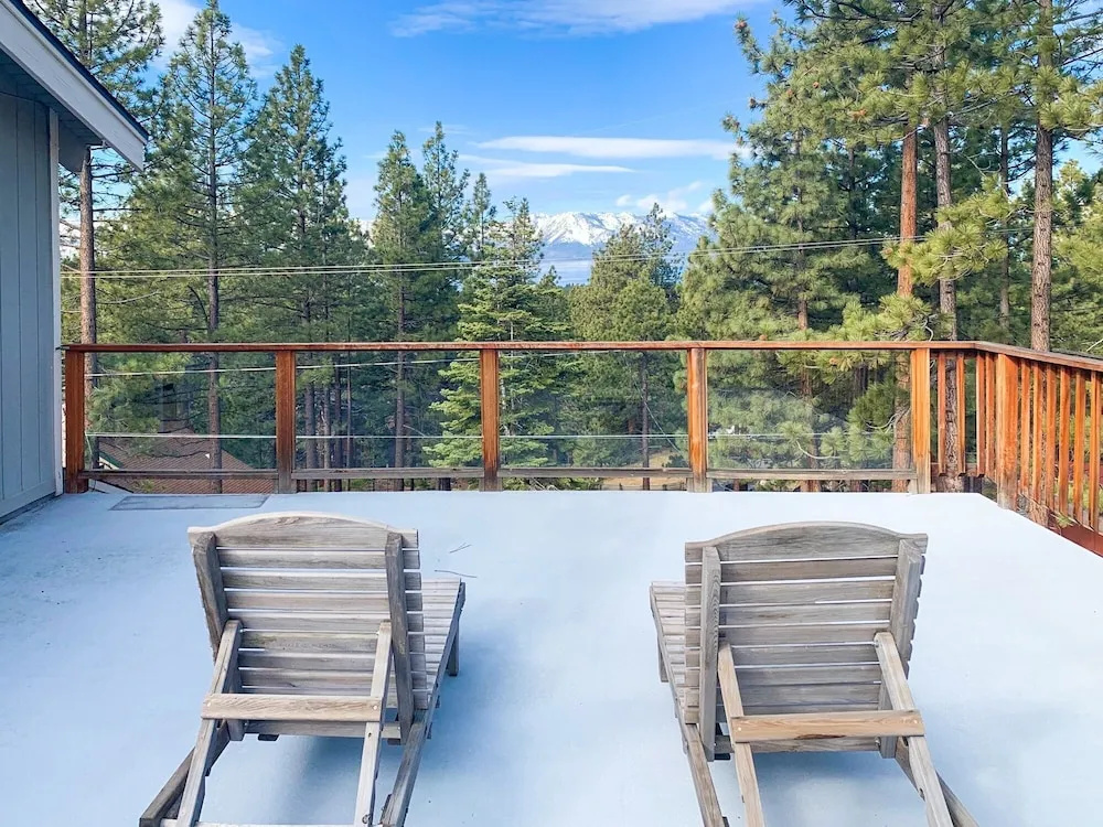 New Listing! All-season W/ Private Hot Tub 5 Bedroom Home