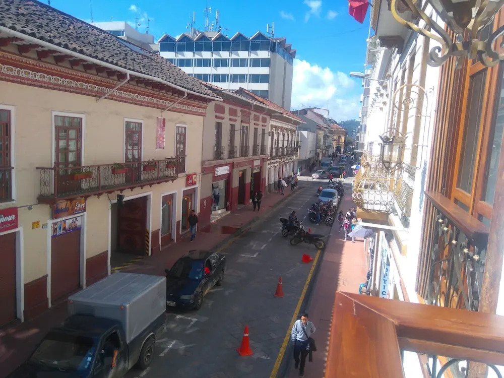 Felicia Hotel & Suites