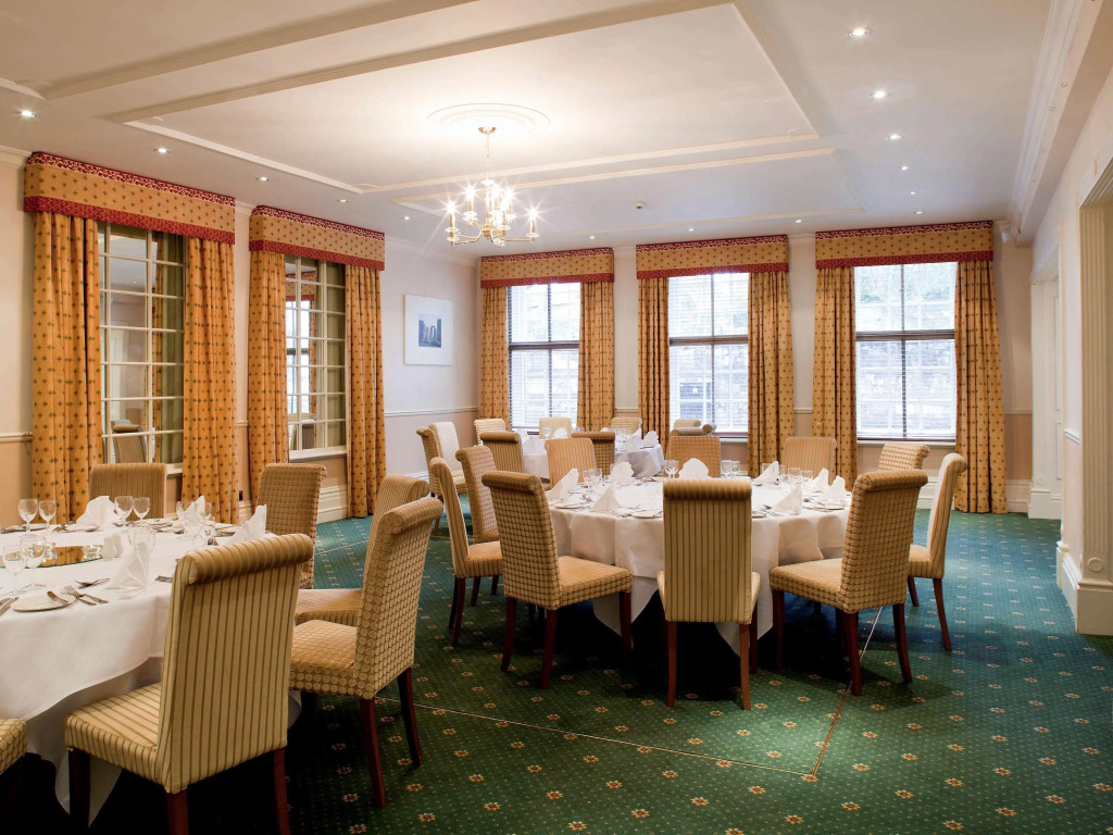 Mercure Salisbury White Hart Hotel & Apartments