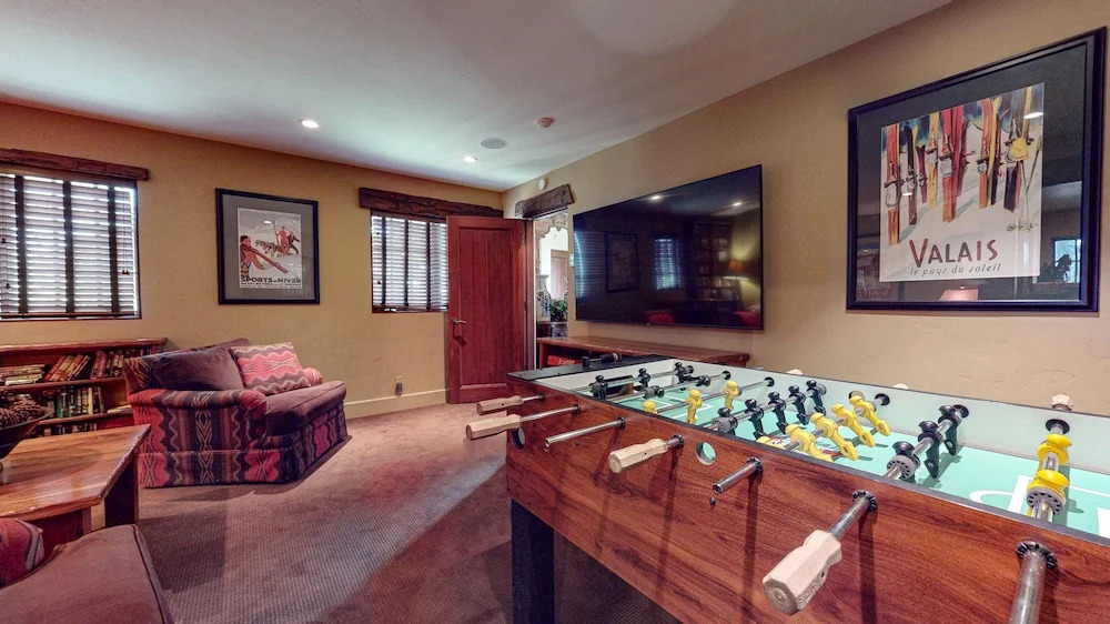 Juniper Ridge 16 5000 sq ft, Grand Chateau at Eagle, Expansive Mountain Views by RedAwning