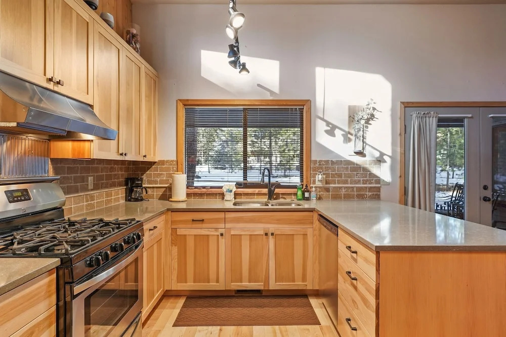 14 Mt Hood Lane 3 Bedroom Home by RedAwning