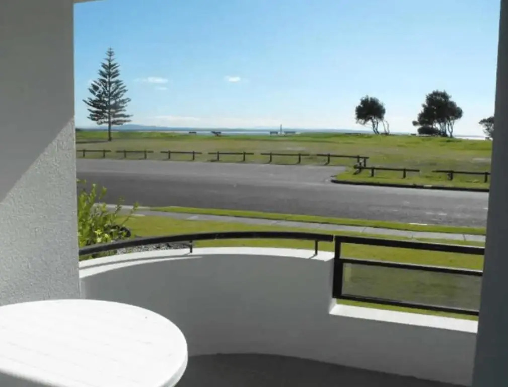 Hi Surf Unit 2, 92 Head Street, Forster