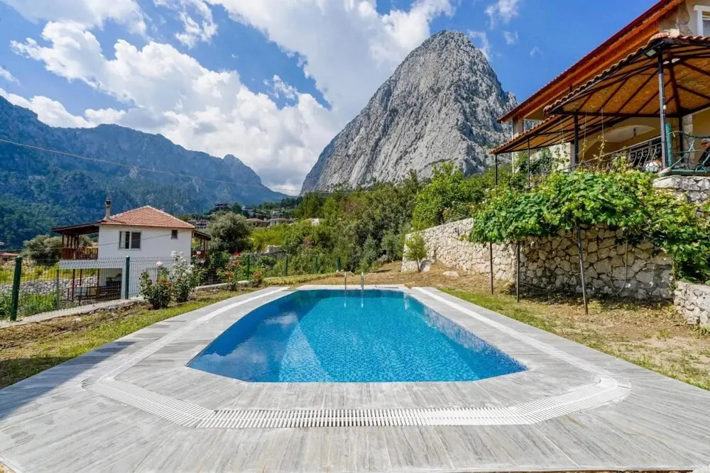 Secluded Villa with on Mountainside in Antalya