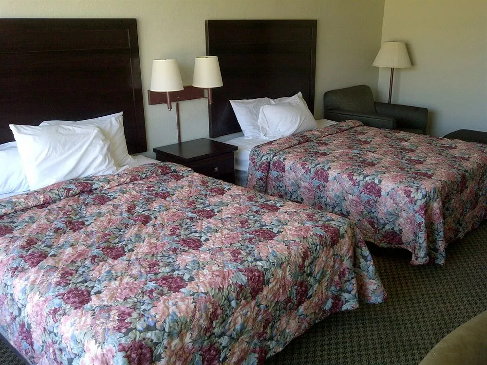 Country Hearth Inn & Suites