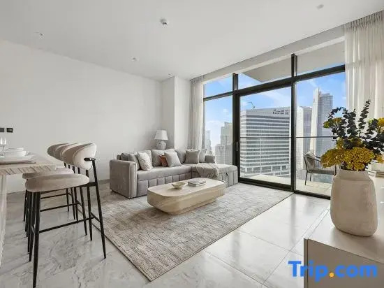 Modern 1BR Apartment with Burj Khalifa View