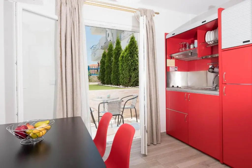 Stratos Deluxe Apartments