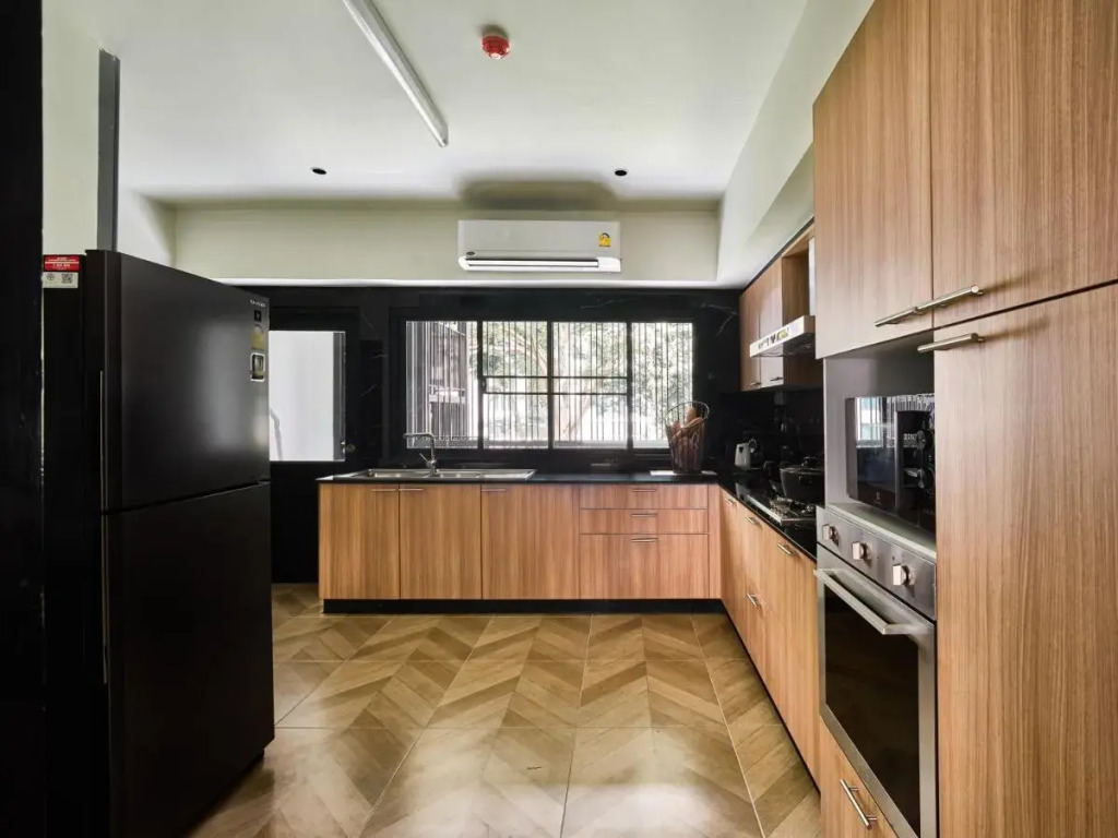 Floral Court Hotel & Residence Sukhumvit 13