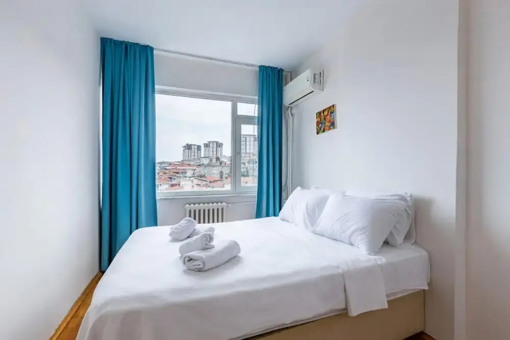 Eclectic and Cenral Flat With City View in Sisli