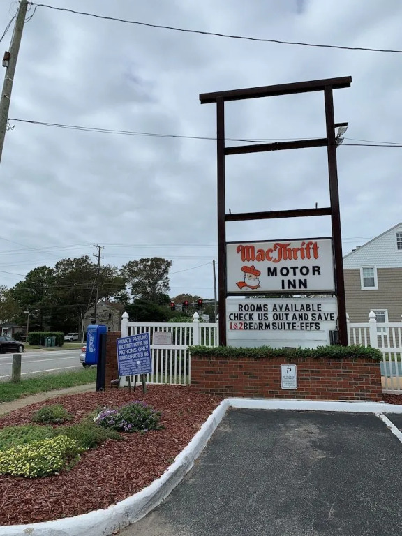 MacThrift Motor Inn