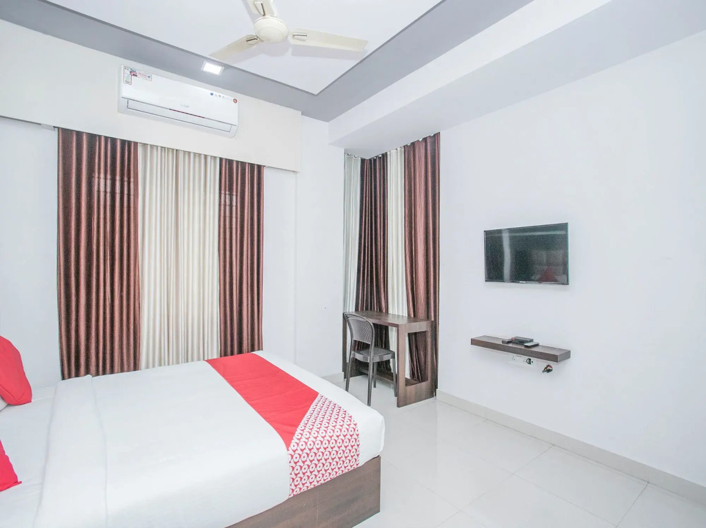 Treebo Sahara Suites 750M From St Johns Medical College And Hospital