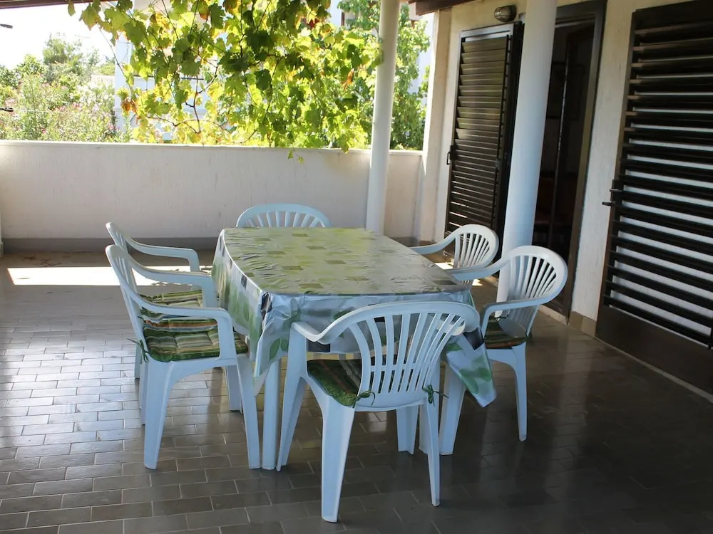 Spacious Apartment in Medulin with Covered Terrace