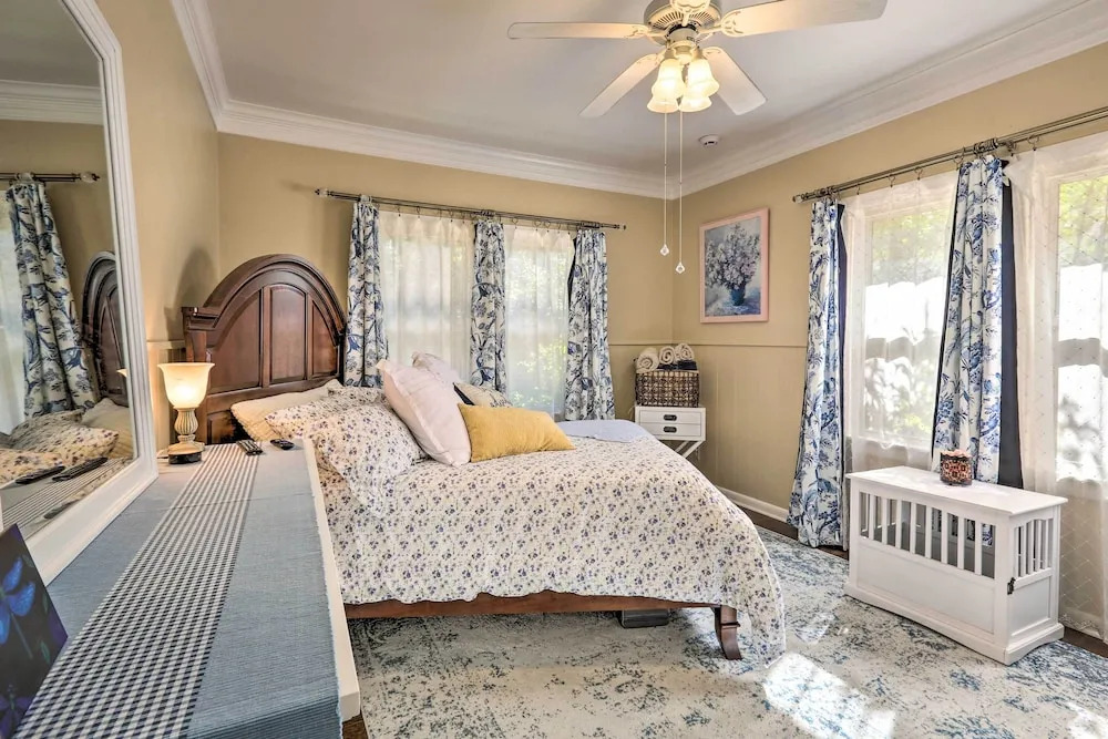 Walk to Midwestern State: Wichita Falls Cottage!