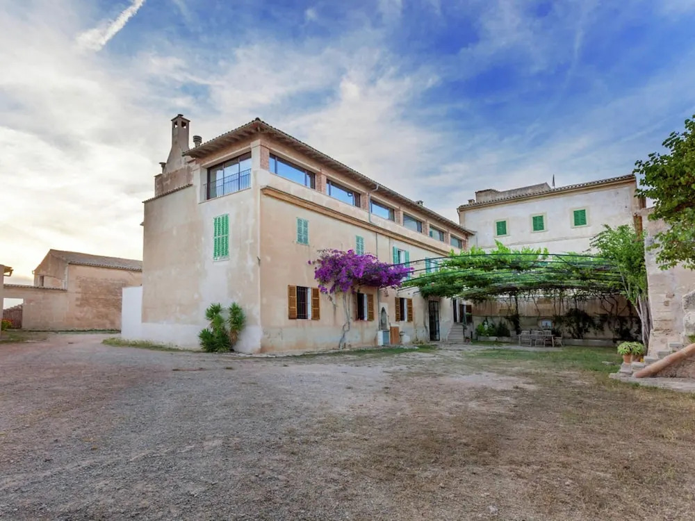 This finca has its own private access to the beautiful sandy beach Es Trenc
