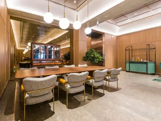 Orange Hotel (Weihai Wendeng Downtown Square Branch)