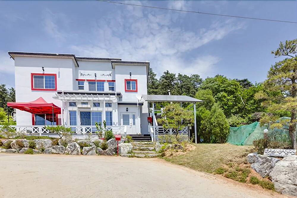 Daebudo White Pension