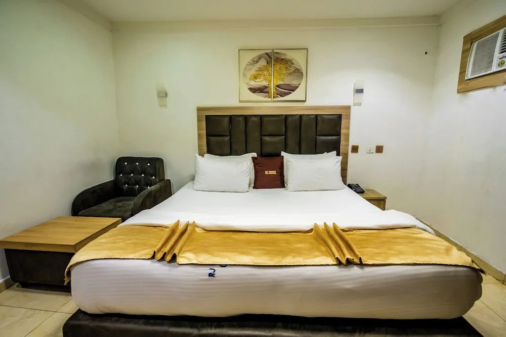 RJ Hotels And Restuarant