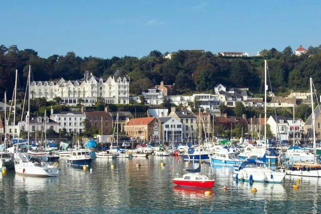 Beautiful 1BR in Historic St Aubin House