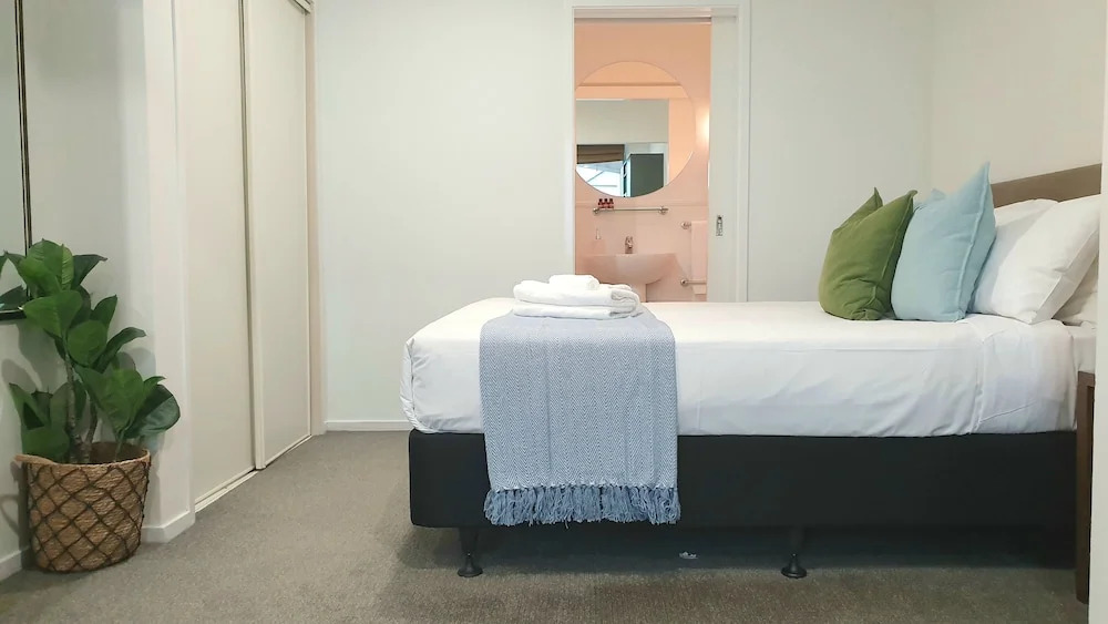 City Living - Wifi- Netflix - Laundry