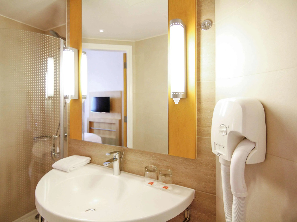 ibis Dubai One Central