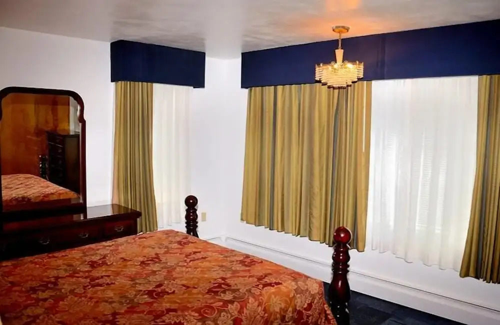 The Cardinal Inn