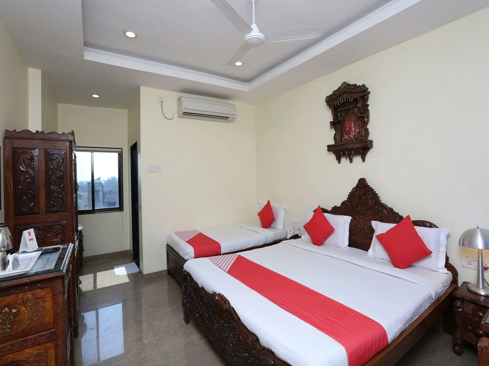 OYO 10453 Hotel Paradise