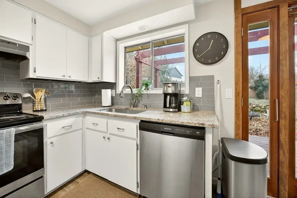 Clearview Comfort 3BR Near Airport