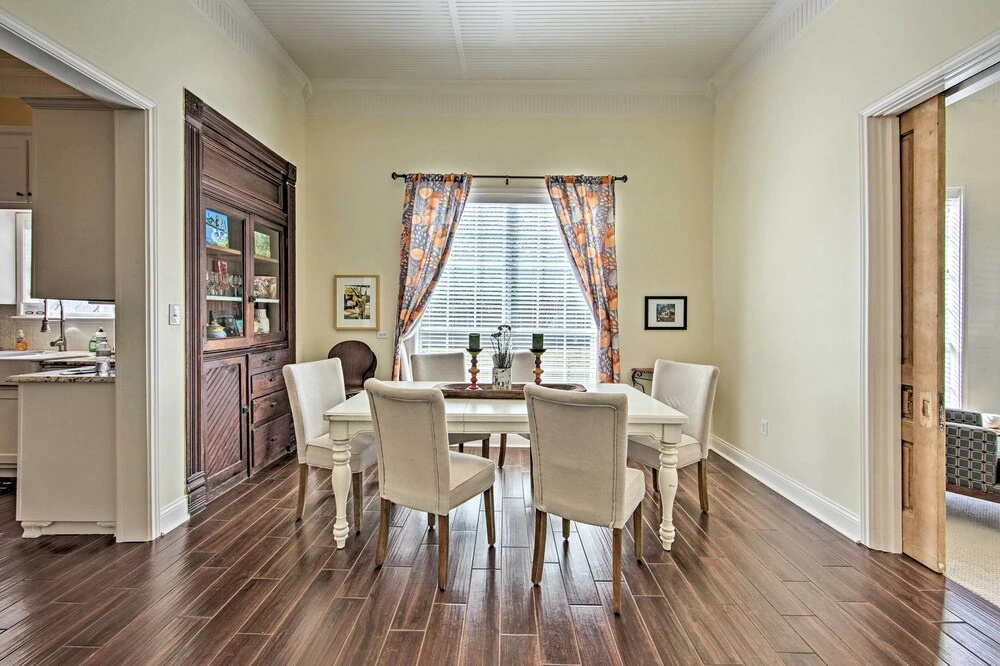 Renovated 'carnegie Cottage' - Walk to Dtwn!