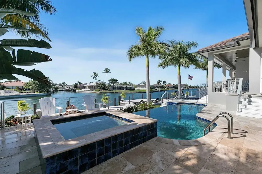 Marco Polo by Avantstay Waterfront 5bdr, Pool, Spa, Fire Pit, Walk to Beach