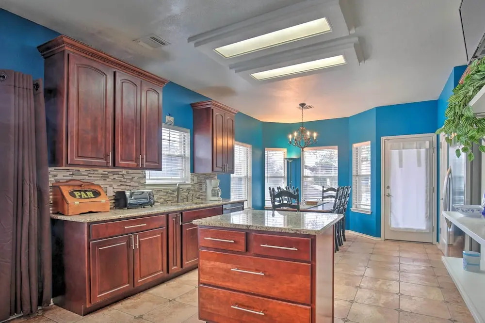 San Antonio Home w/ Pool & Hot Tub Near Seaworld!