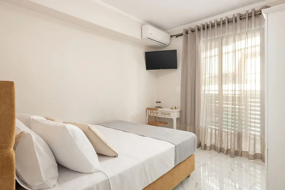 Elvira City Apartment